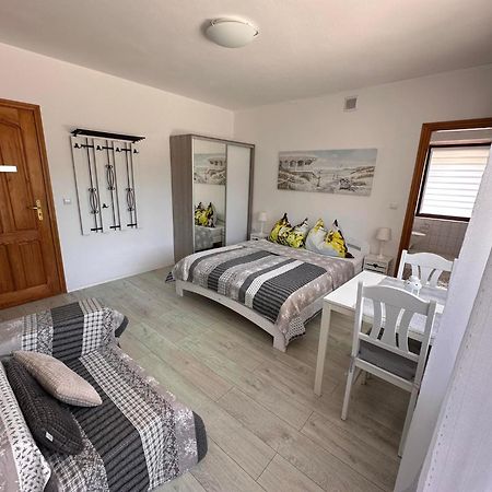 Jarek Apartment โปเบียโรโว ภายนอก รูปภาพ