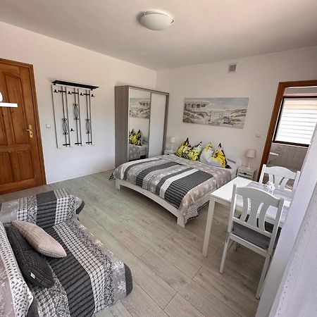 Jarek Apartment โปเบียโรโว ภายนอก รูปภาพ