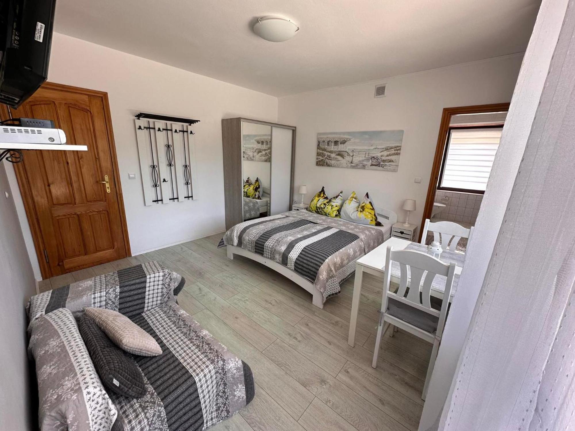 Jarek Apartment โปเบียโรโว ภายนอก รูปภาพ