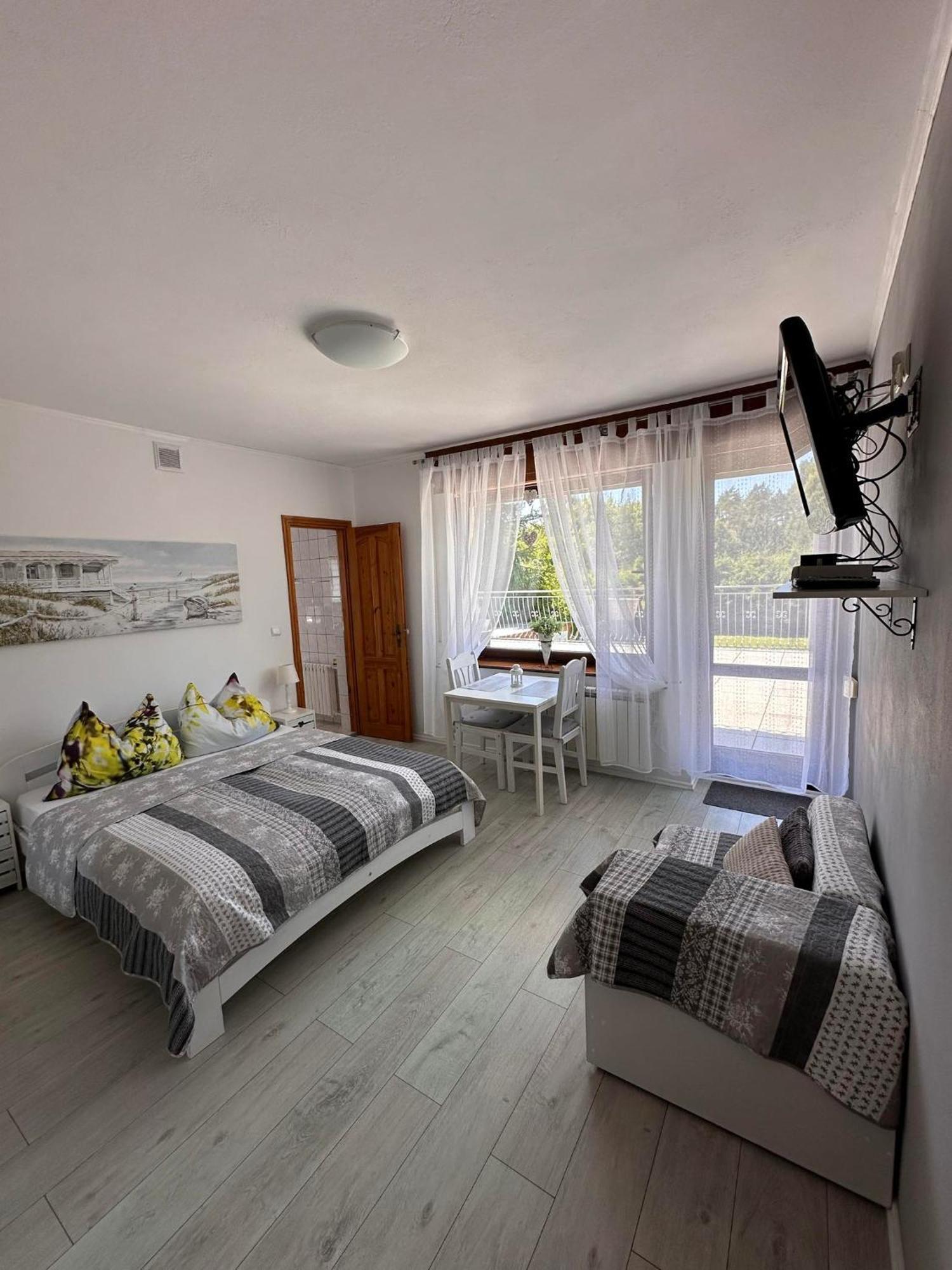 Jarek Apartment โปเบียโรโว ภายนอก รูปภาพ