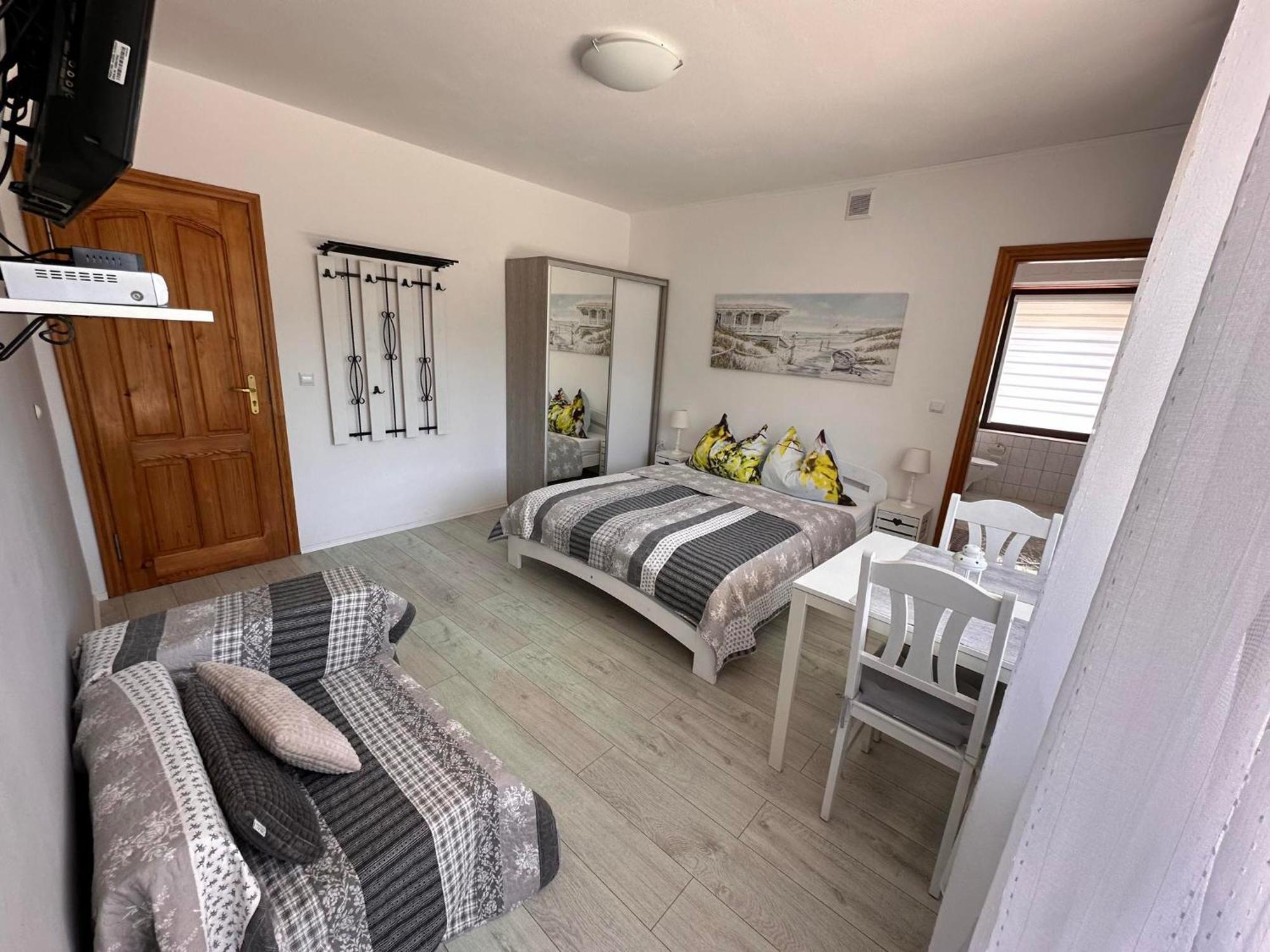 Jarek Apartment โปเบียโรโว ภายนอก รูปภาพ