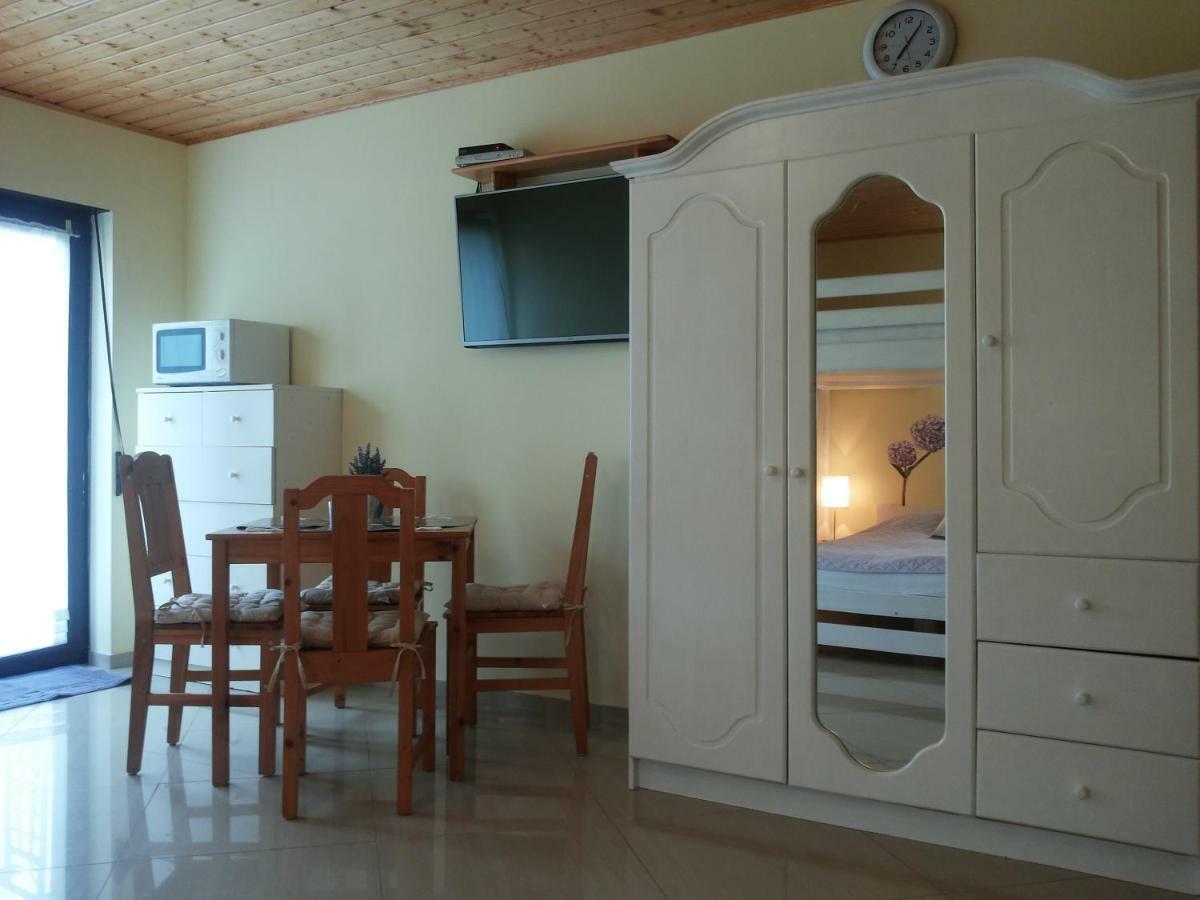 Jarek Apartment โปเบียโรโว ภายนอก รูปภาพ